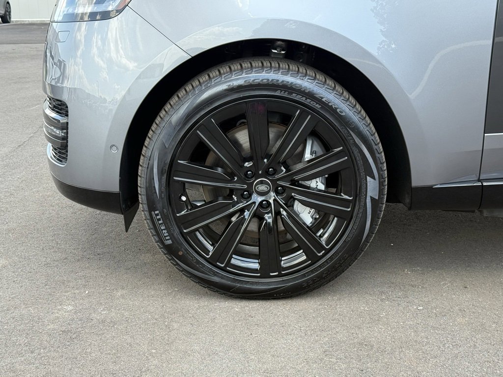 New 2025 Land Rover Range Rover SE image 10