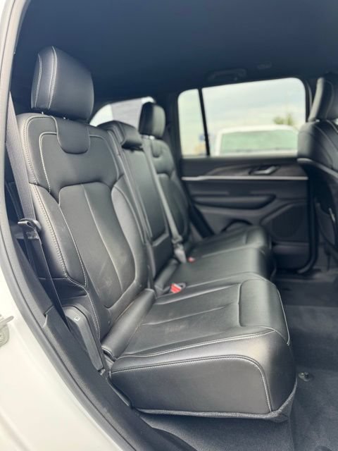 Used 2024 Jeep Grand Cherokee Limited AWD/4WD image 27