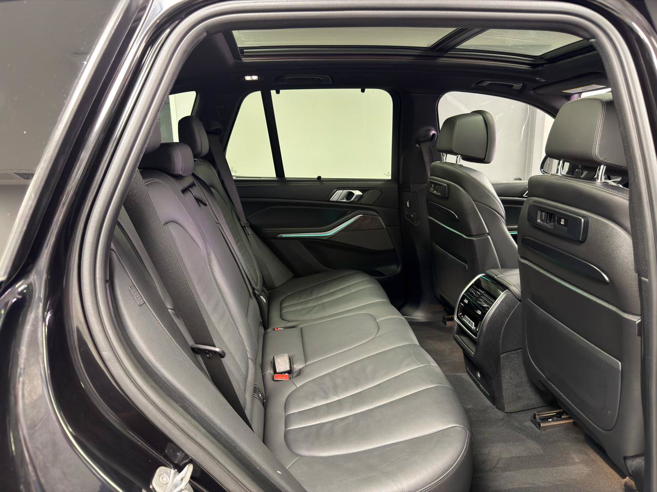 Used 2020 BMW X5 M50i AWD/4WD image 30