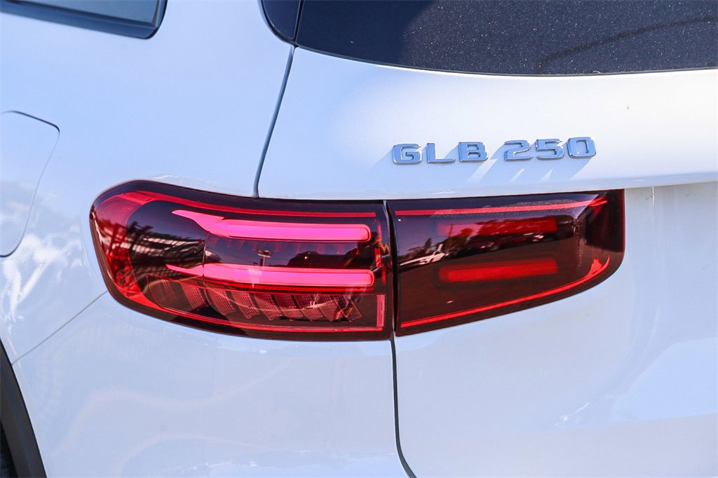 Used 2024 Mercedes-Benz GLB 250 4MATIC image 9