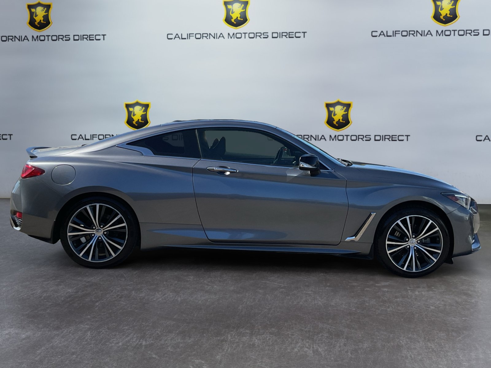 Used 2017 INFINITI Q60 2.0t w/ Moonroof Package RWD image 4