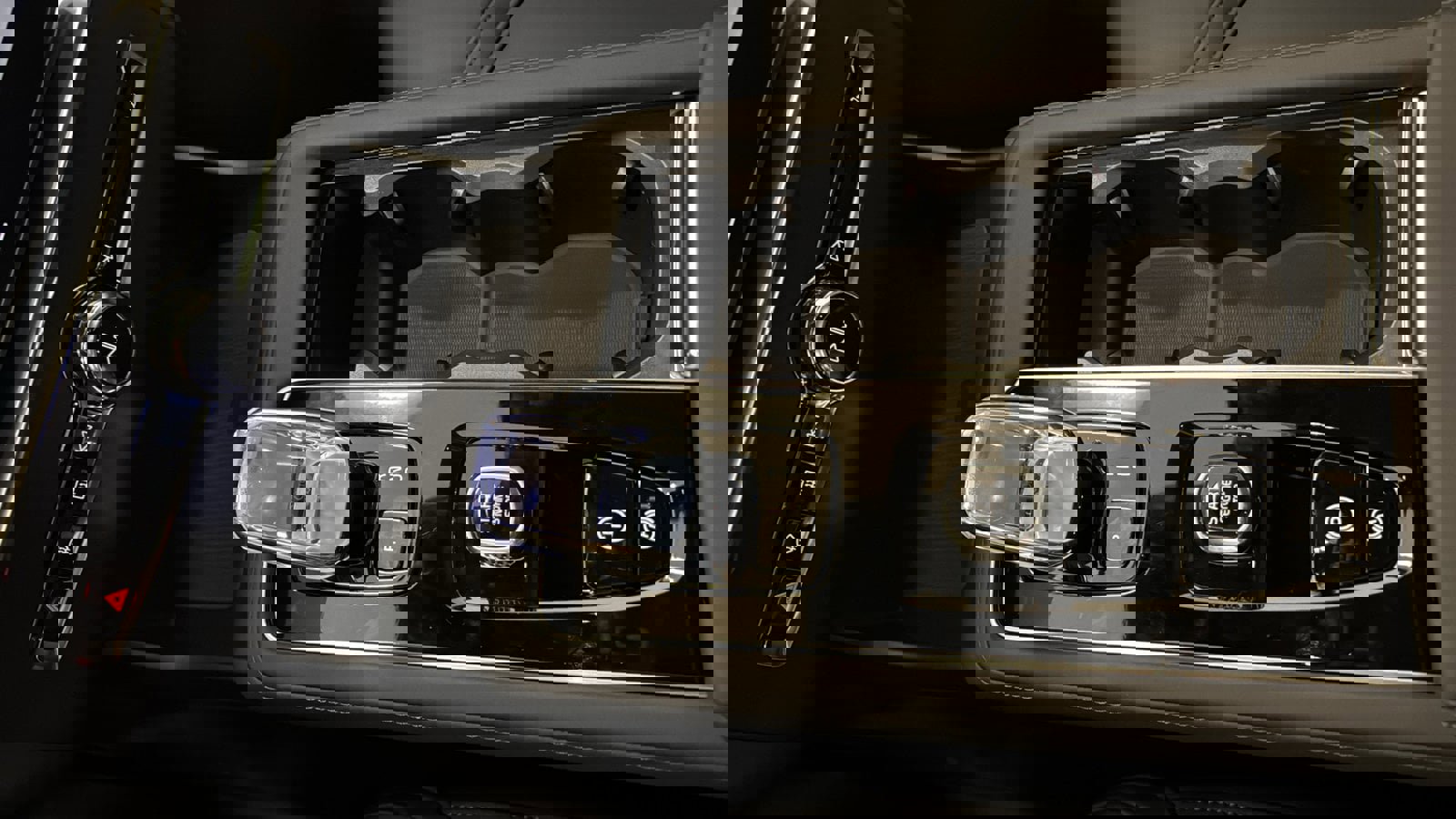 New 2026 Volvo XC90 B6 Plus w/ Protection Package Premier image 19