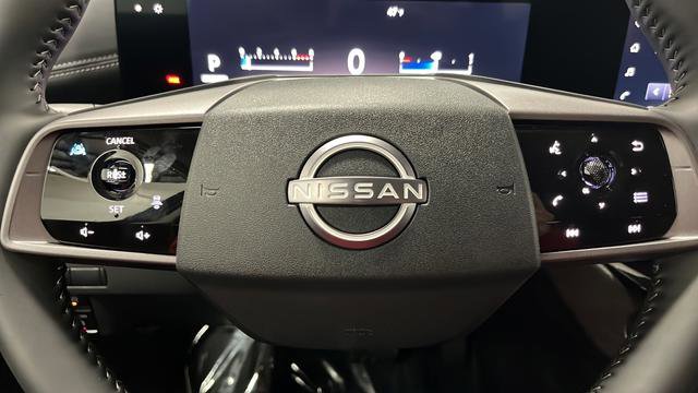 Used 2025 Nissan Murano SV AWD/4WD image 15