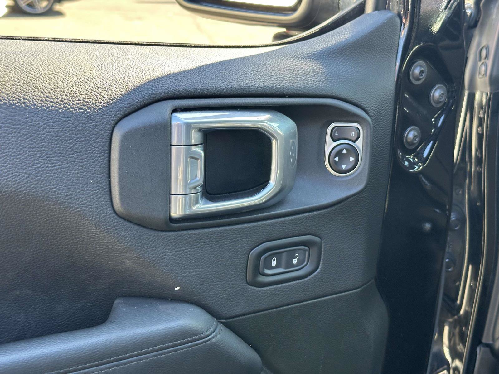 Used 2021 Jeep Wrangler Unlimited Sahara AWD/4WD image 13