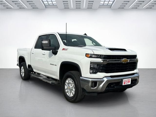 Used 2024 Chevrolet Silverado 2500 LT AWD/4WD image 2