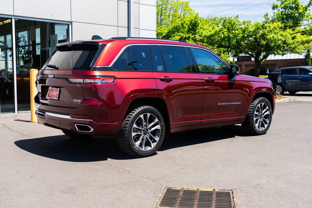 Used 2023 Jeep Grand Cherokee Overland w/ Advanced Protech Group III AWD/4WD image 6