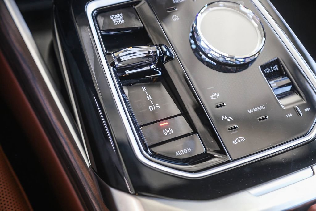 New 2026 BMW 750e xDrive w/ Premium Package AWD/4WD image 16