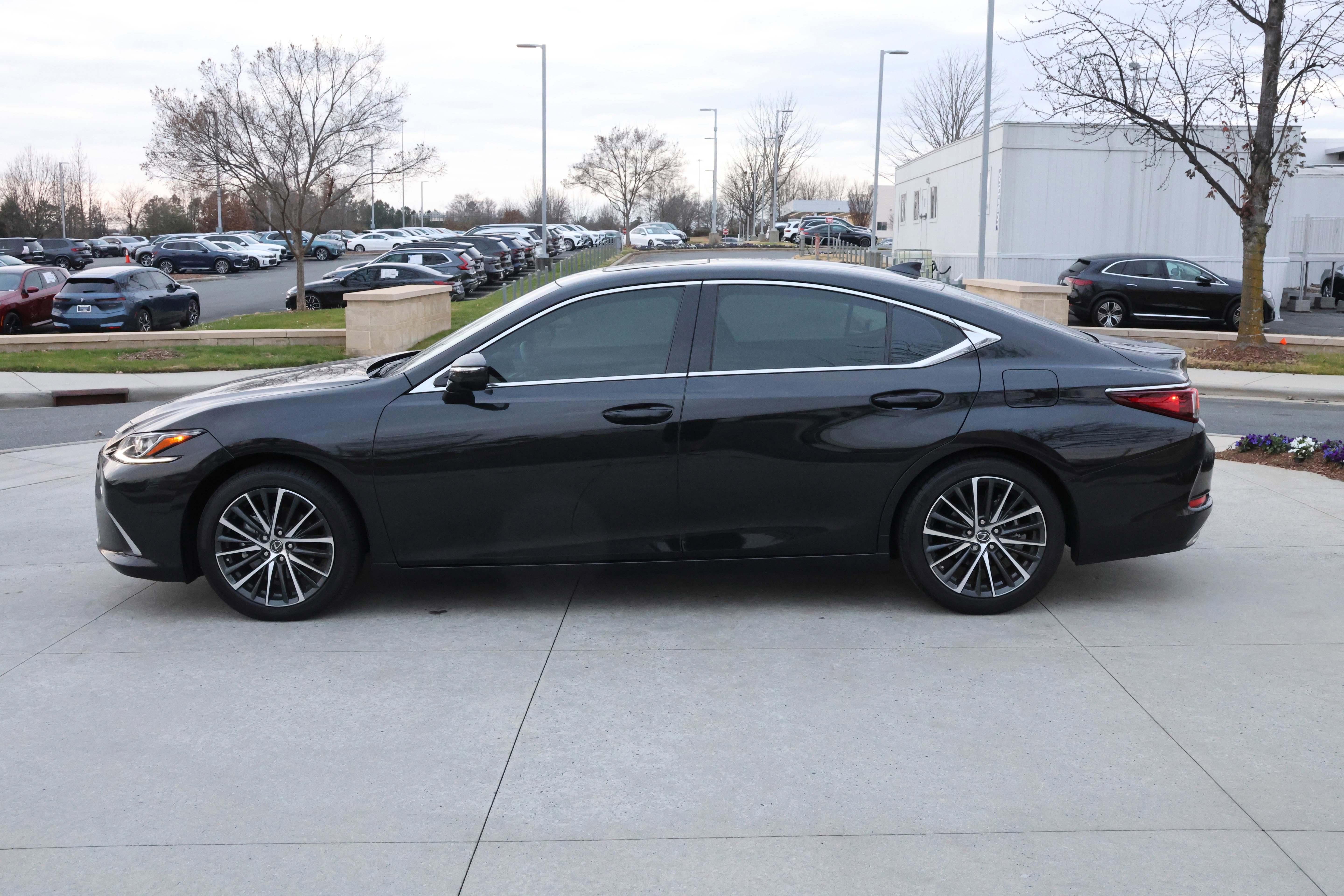 Used 2024 Lexus ES 350 350 w/ Premium Package image 6