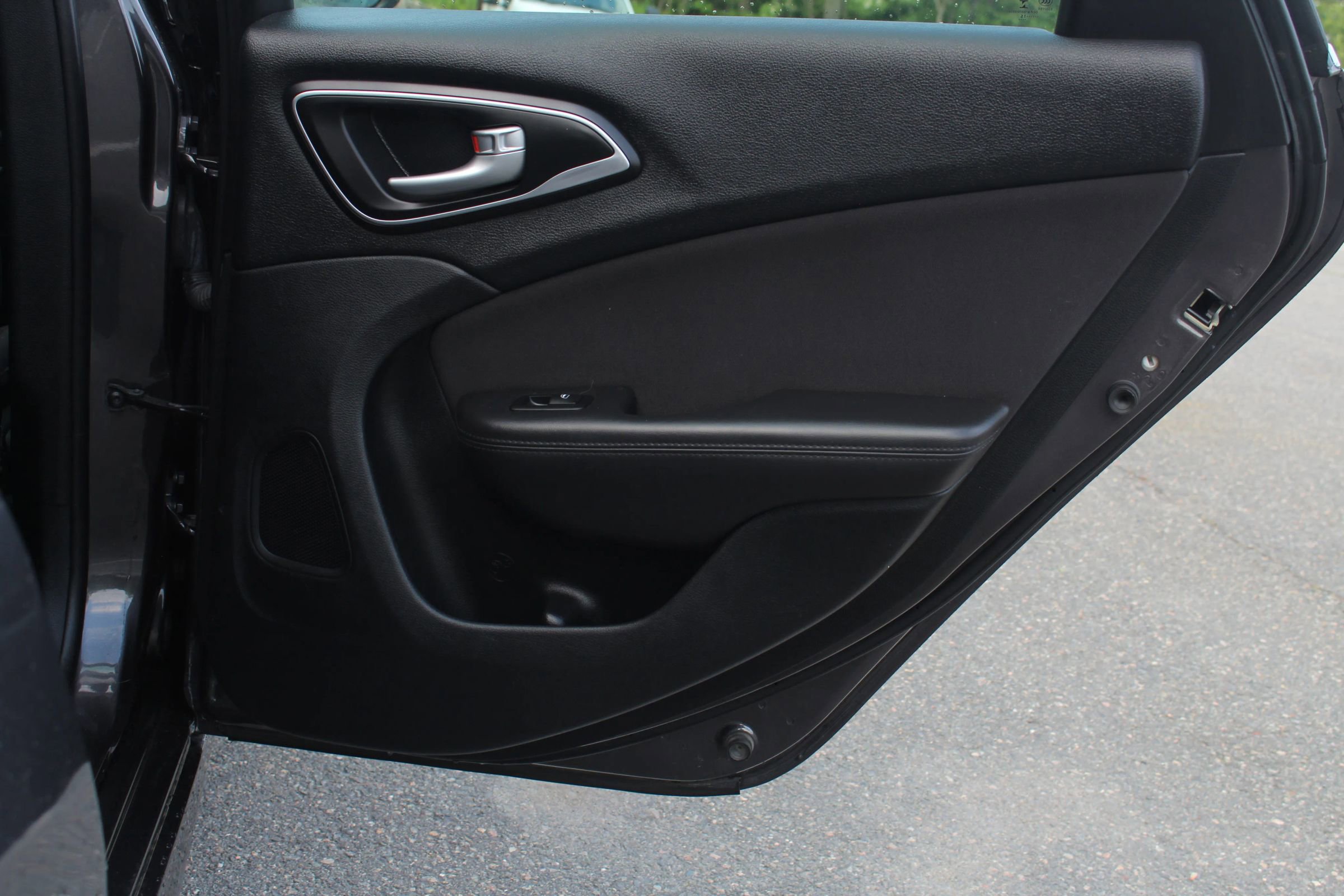 Used 2015 Chrysler 200 Limited w/ Convenience Group image 16