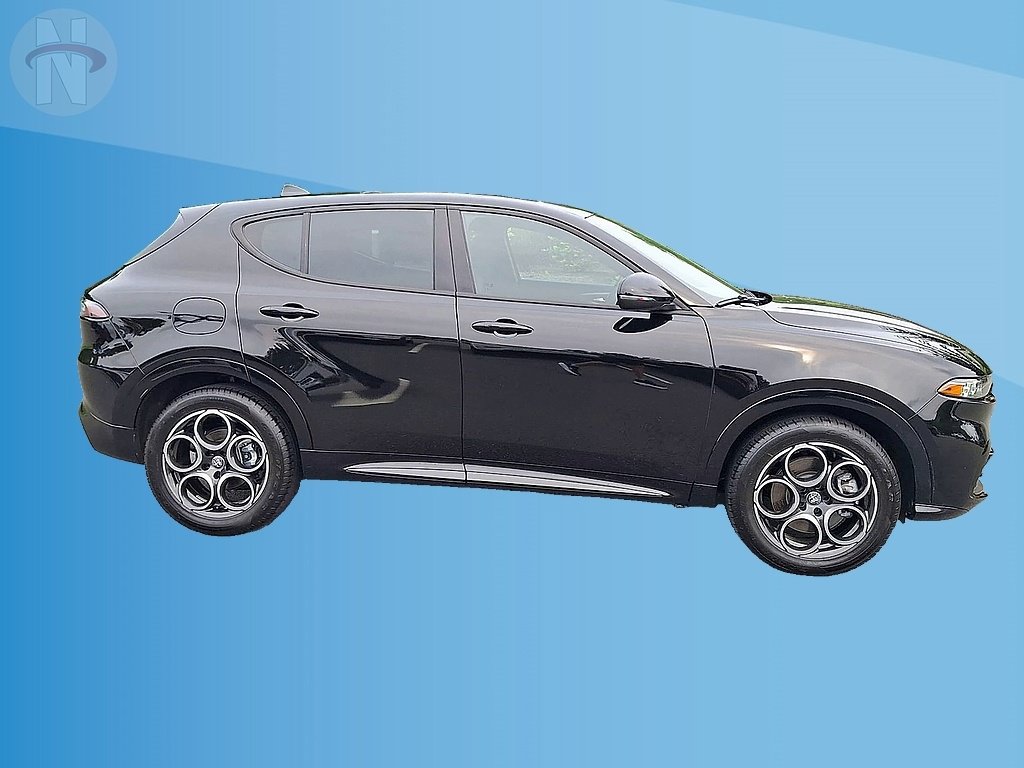 Used 2025 Alfa Romeo Tonale AWD/4WD image 9