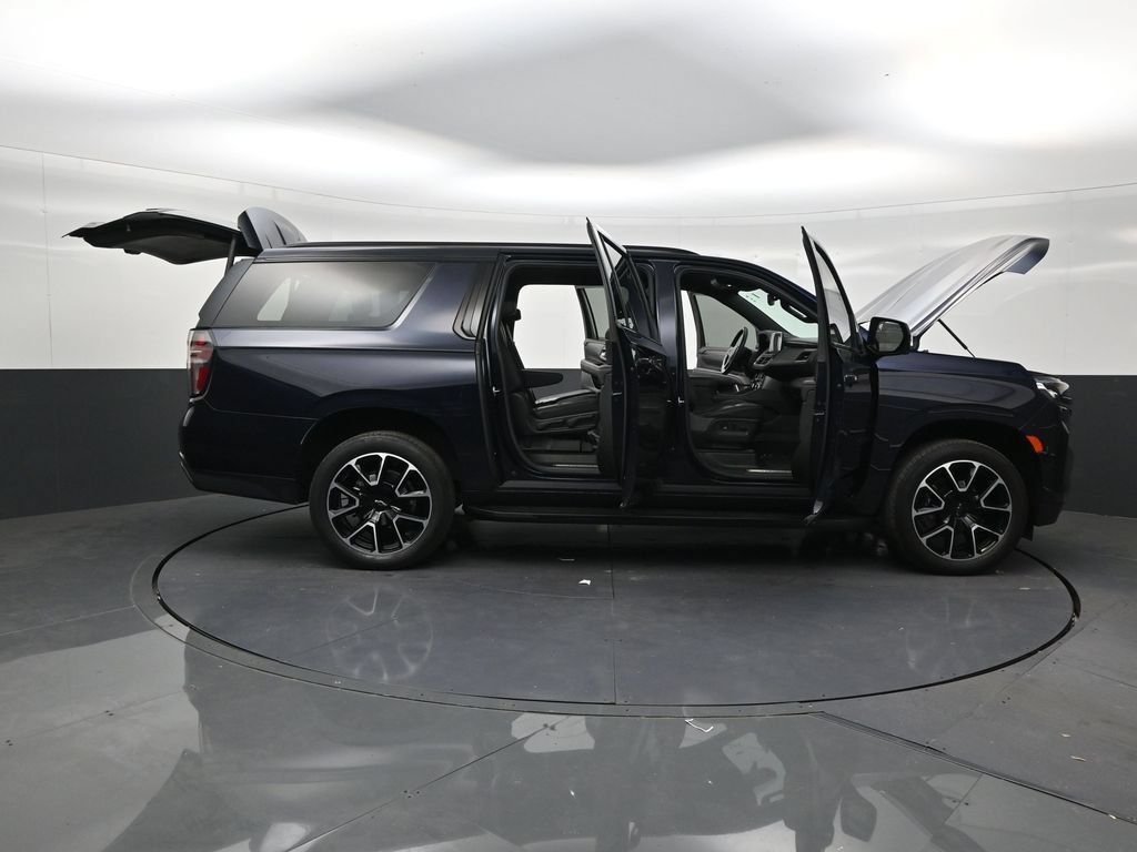 Used 2024 Chevrolet Suburban RST w/ Luxury Package RWD image 29