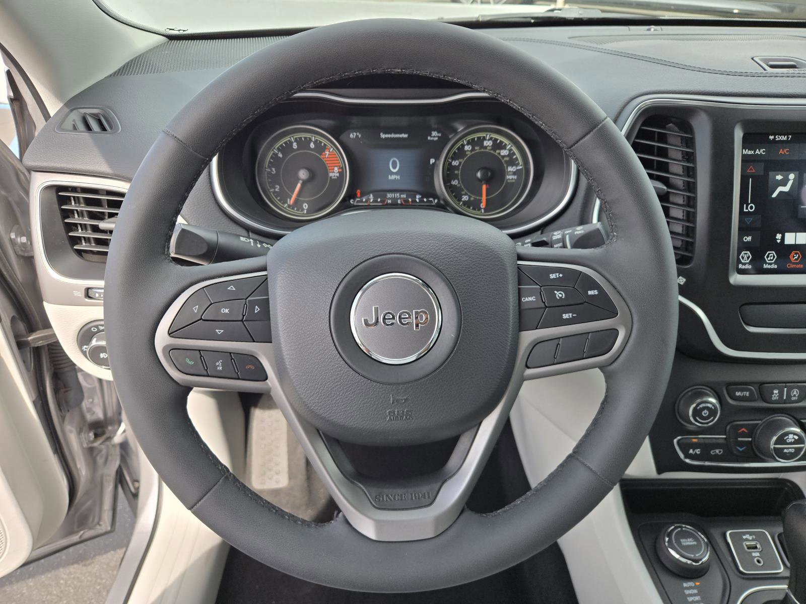 Certified 2022 Jeep Cherokee Latitude Lux w/ Sun & Sound Group AWD/4WD image 17