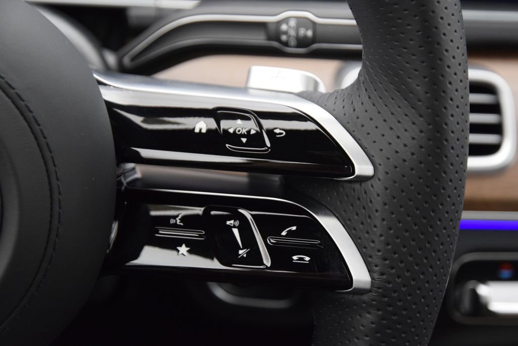 Used 2025 Mercedes-Benz GLS 450 4MATIC image 26