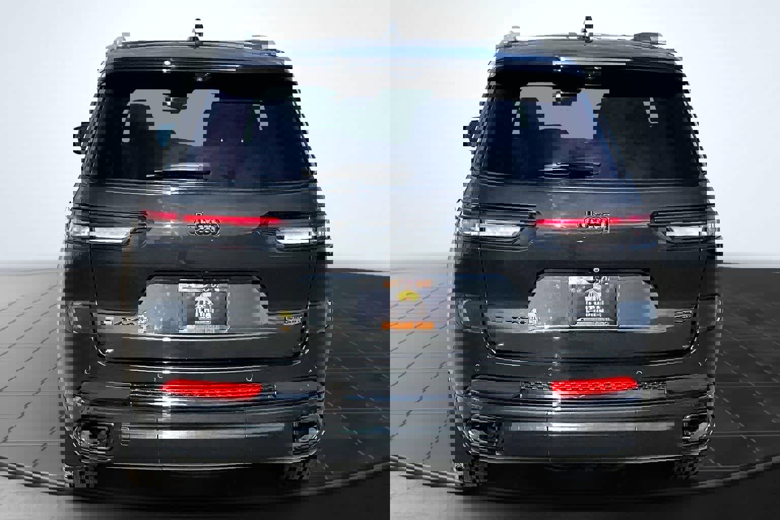 Used 2023 Jeep Grand Cherokee L Summit image 5