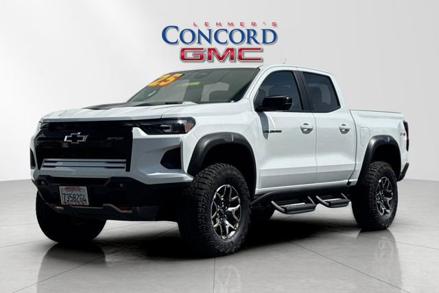 Used 2025 Chevrolet Colorado ZR2 w/ Technology Package image 8