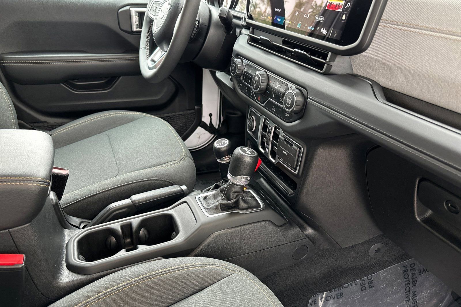 Used 2025 Jeep Wrangler Sahara image 16