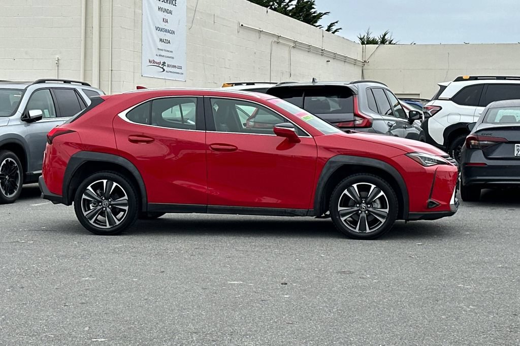 Used 2019 Lexus UX 200 FWD image 2