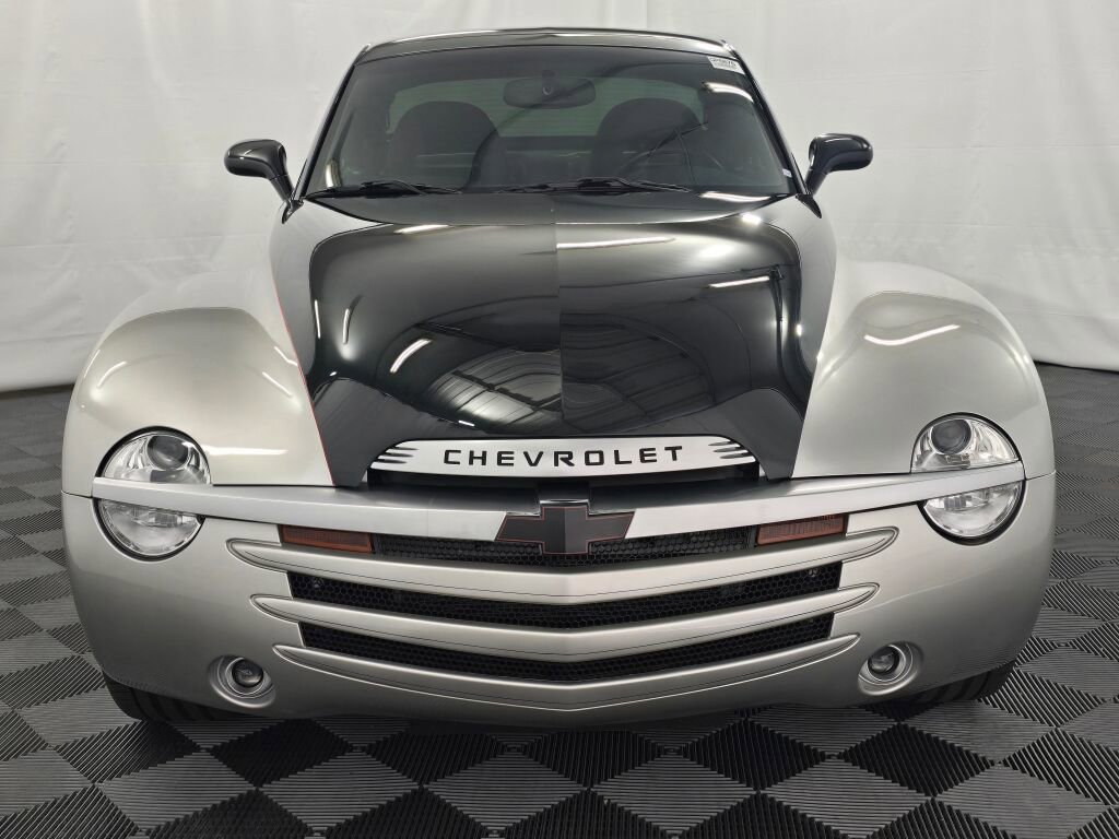 Used 2005 Chevrolet SSR w/ Preferred Equipment Group RWD image 8