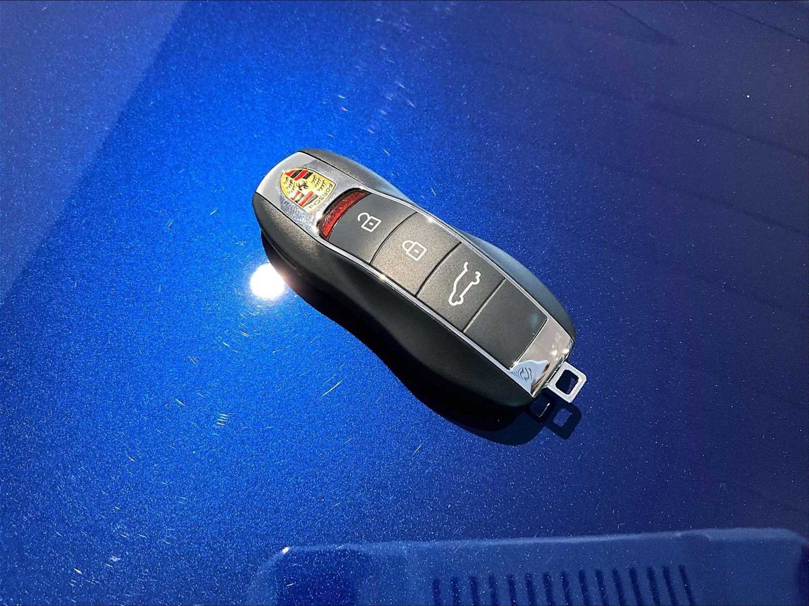 Used 2025 Porsche Macan Turbo image 35