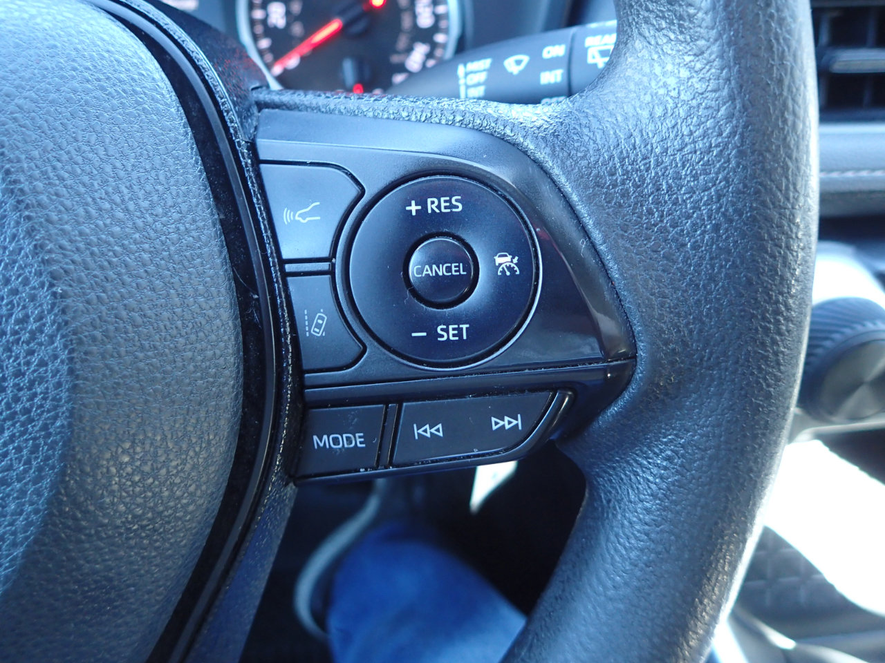 Used 2021 Toyota RAV4 LE image 16