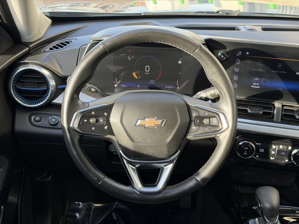 Used 2024 Chevrolet Trax LT w/ Sunroof Package image 18