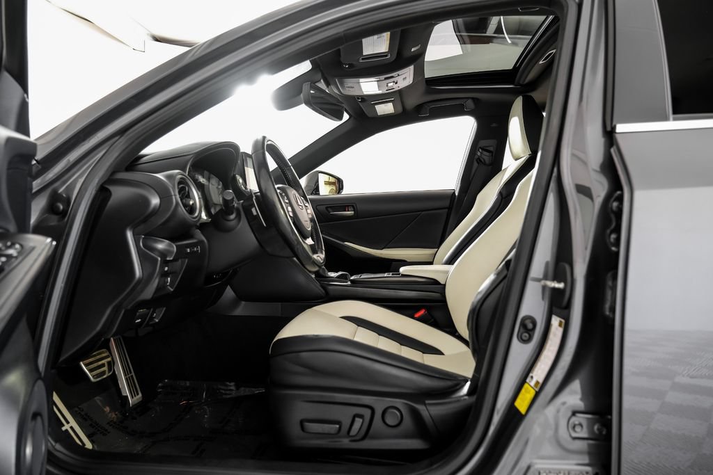 Used 2022 Lexus IS 350 F Sport RWD image 4