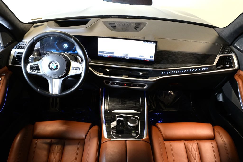 Used 2024 BMW X7 xDrive40i w/ M Sport Package AWD/4WD image 16