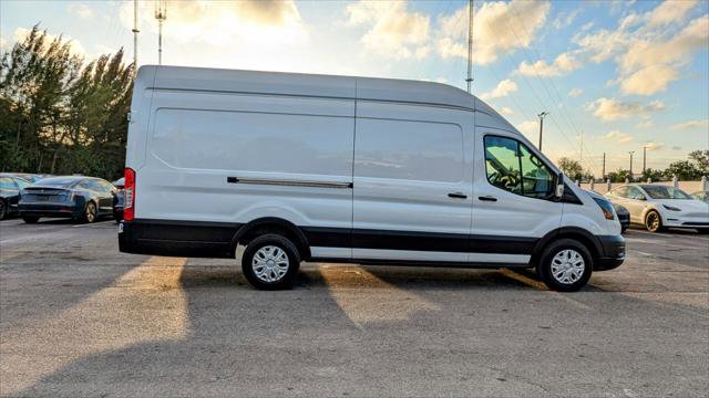 Used 2022 Ford E-Transit 148 High Roof Extended image 9