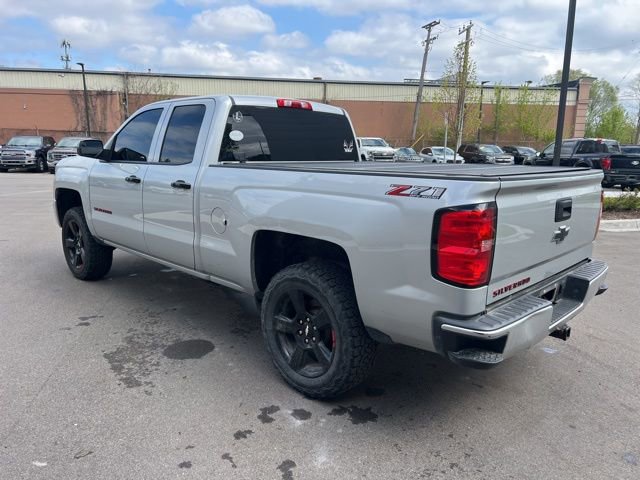 Used 2018 Chevrolet Silverado 1500 LT w/ Redline Edition AWD/4WD image 7