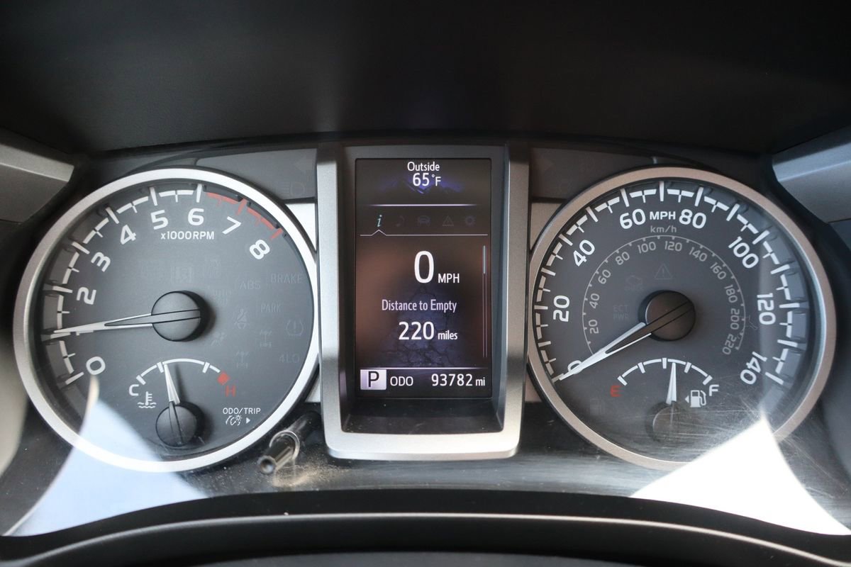 Used 2017 Toyota Tacoma SR5 w/ Tow Package image 33