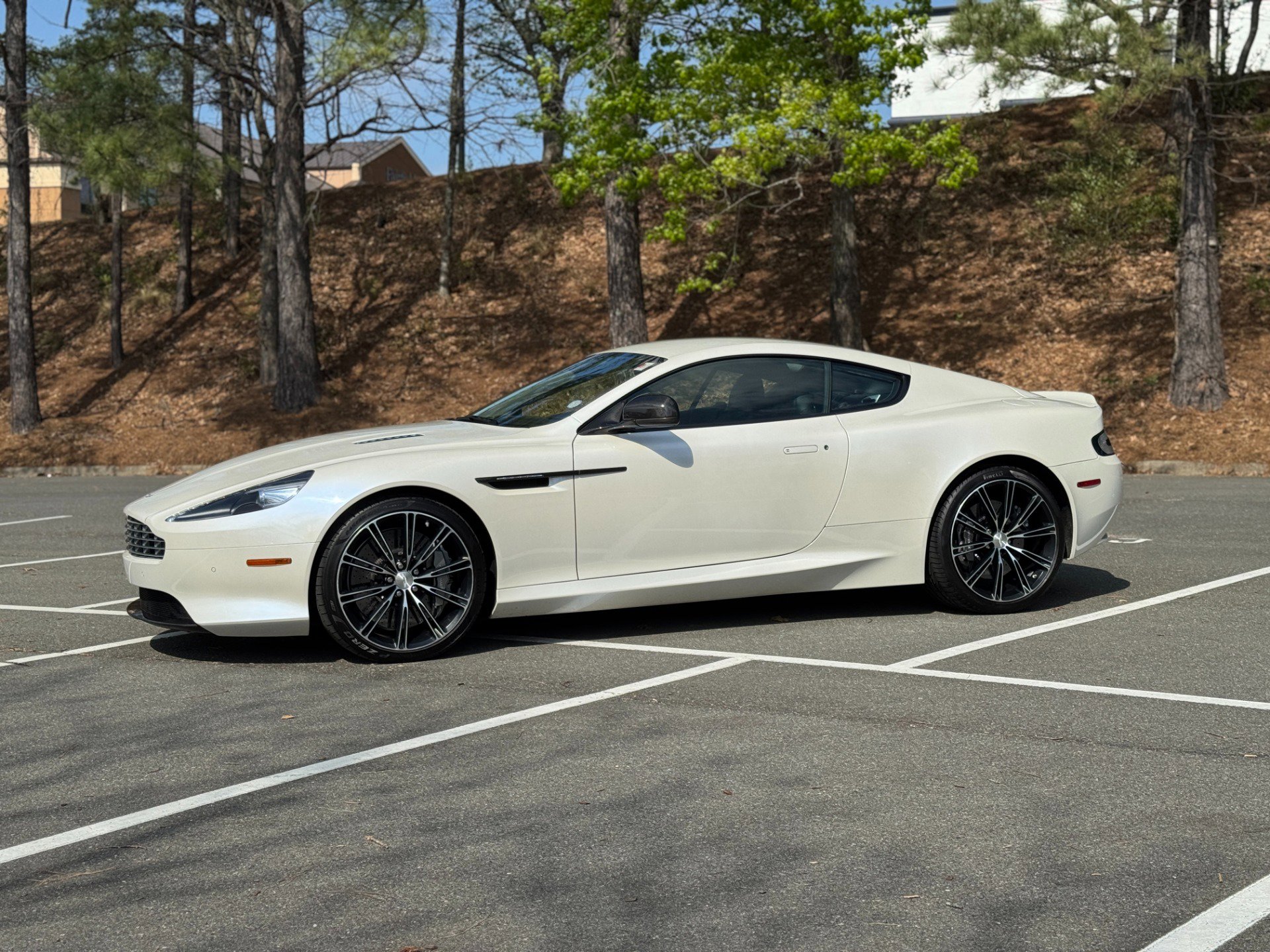 Used 2015 Aston Martin DB9 Coupe image 5