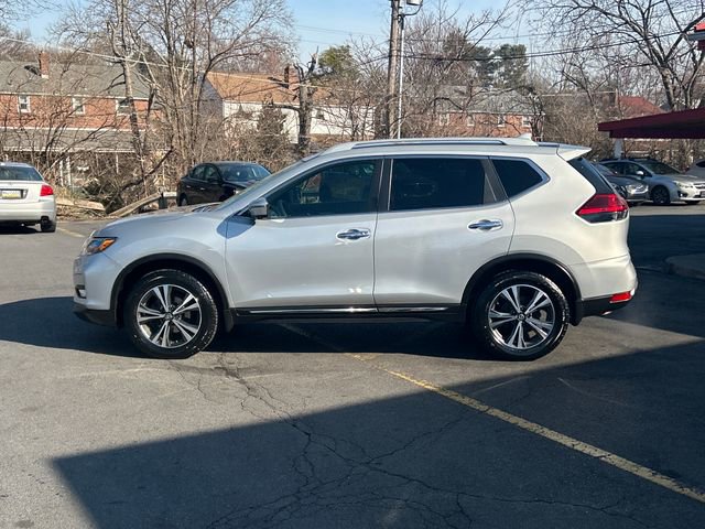 Used 2017 Nissan Rogue SL image 2