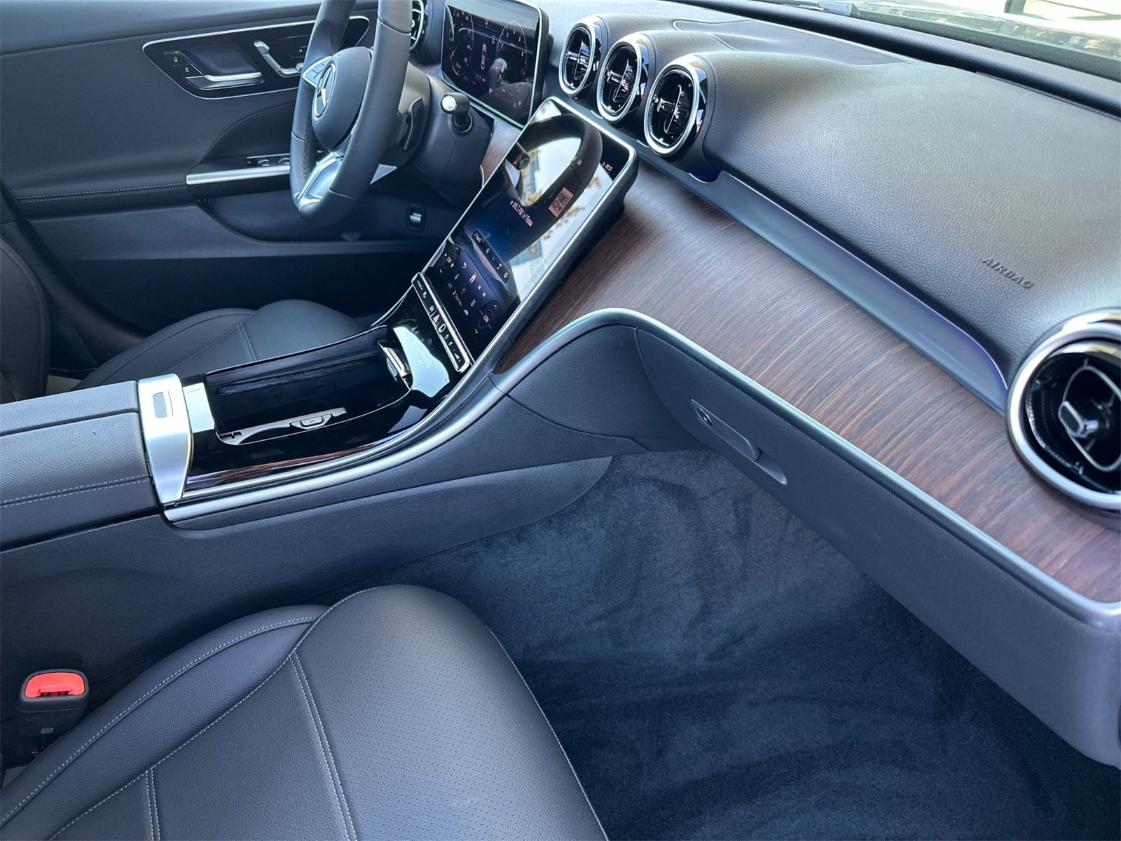 New 2025 Mercedes-Benz C 300 4MATIC Sedan image 16