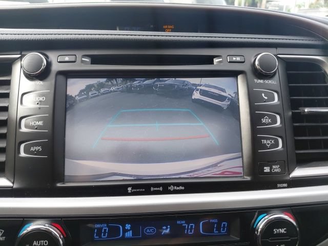 Used 2019 Toyota Highlander XLE FWD image 28