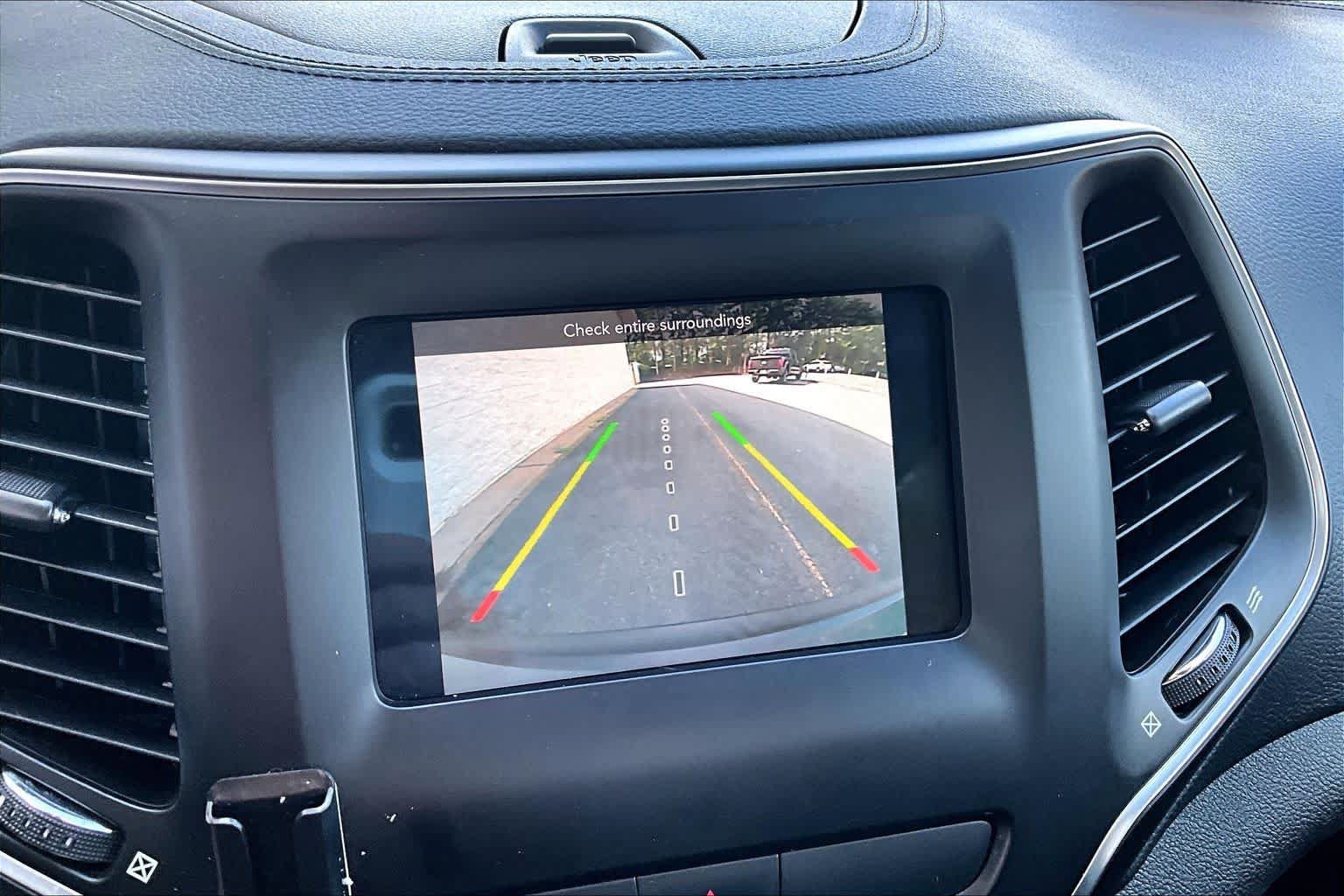 Used 2019 Jeep Cherokee Latitude Plus AWD/4WD image 28