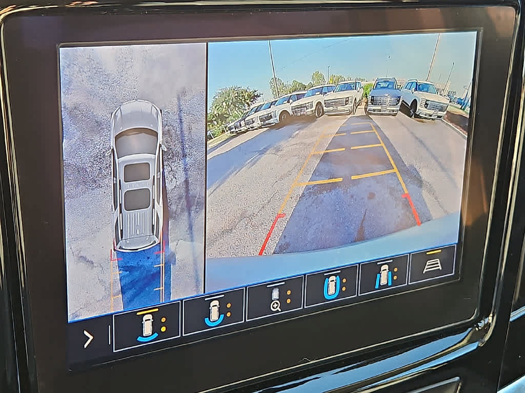 Used 2021 Chevrolet Traverse Premier FWD image 19