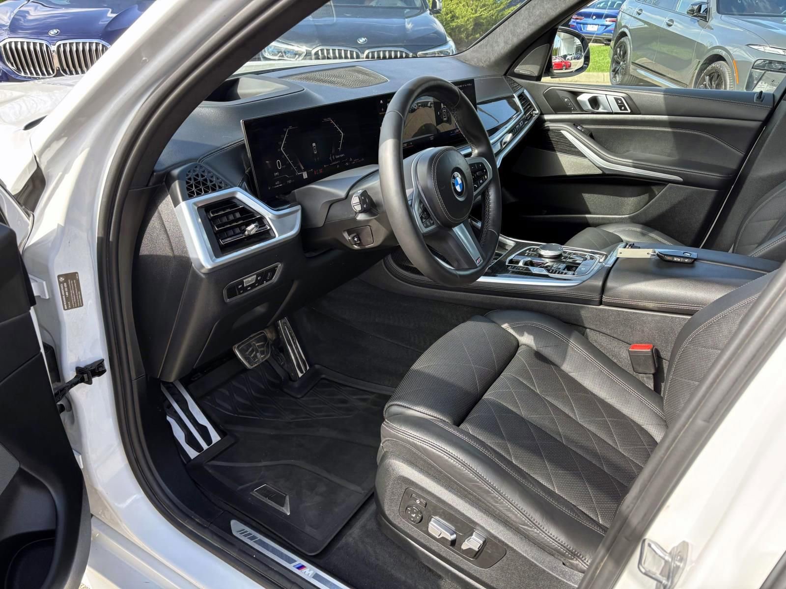 Used 2023 BMW X7 xDrive40i w/ M Sport Package image 24