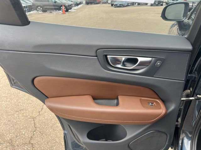 Certified 2023 Volvo XC60 T8 Plus image 22