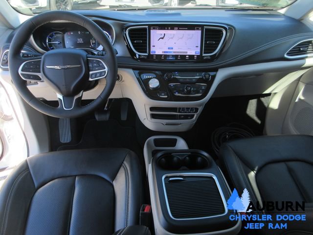 Used 2022 Chrysler Pacifica Touring-L image 11