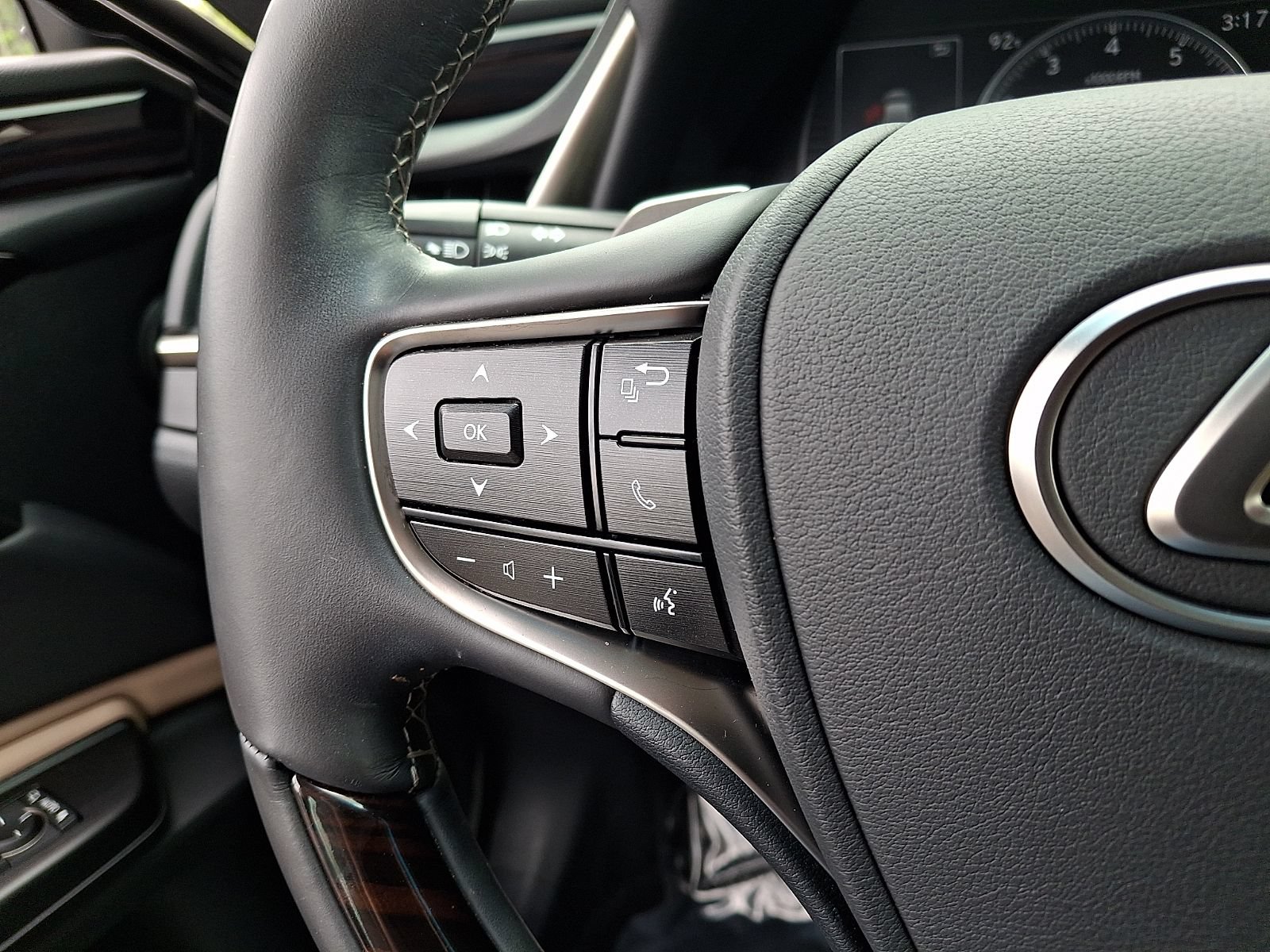 Used 2021 Lexus ES 350 Ultra Luxury w/ Accessory Package 2 FWD image 22