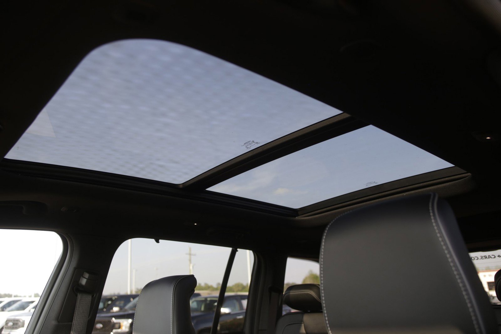 New 2022 Jeep Grand Cherokee Overland w/ Luxury Tech Group IV image 20