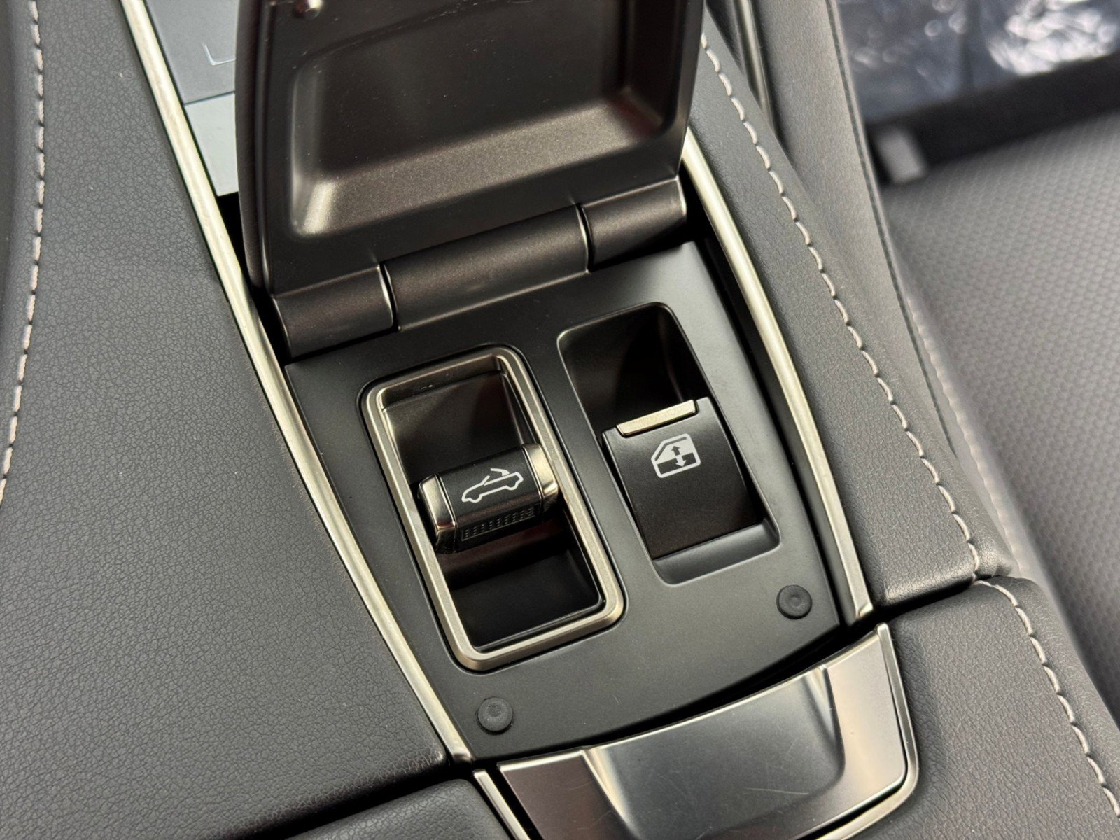 Used 2023 Lexus LC 500 Convertible image 36