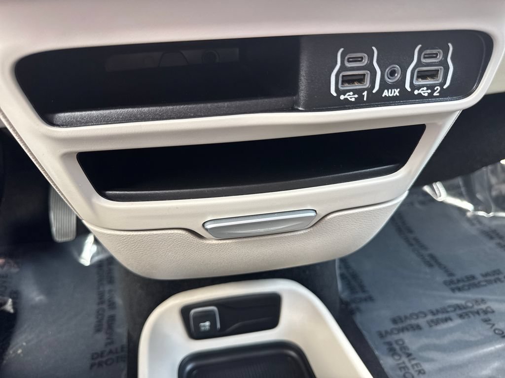 Certified 2023 Chrysler Pacifica Touring-L FWD image 30