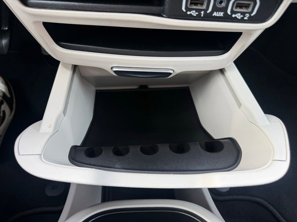 Used 2023 Chrysler Pacifica Touring-L FWD image 23