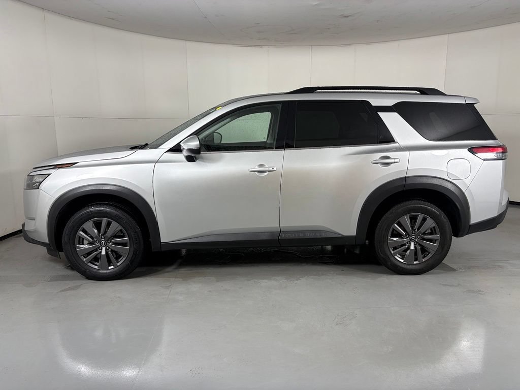 Used 2024 Nissan Pathfinder SV FWD image 5