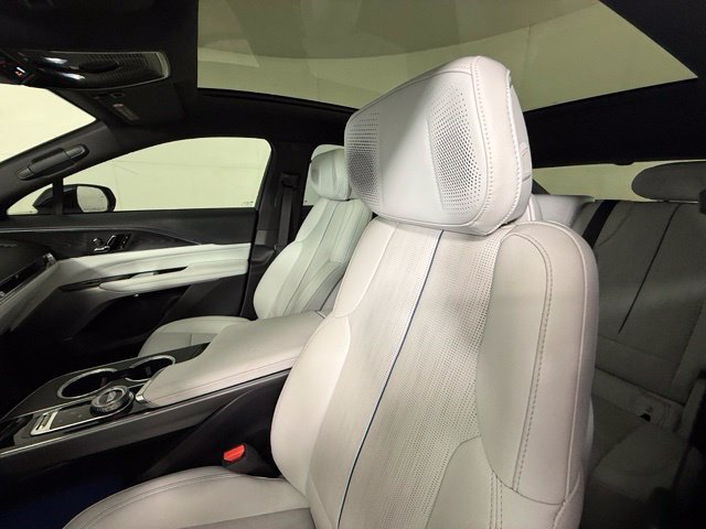 Used 2024 Cadillac Lyriq Luxury RWD image 6