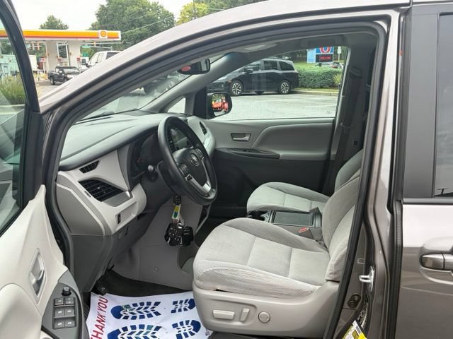 Used 2017 Toyota Sienna LE FWD image 15