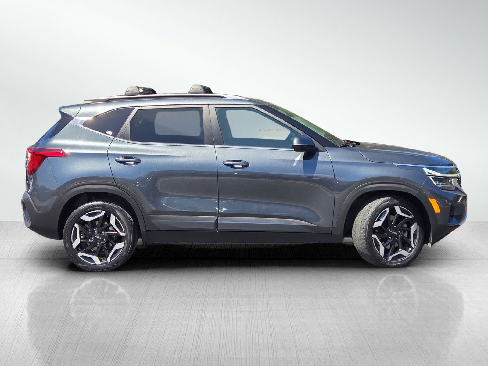 Certified 2024 Kia Seltos SX w/ SX Sunroof Package AWD/4WD image 3