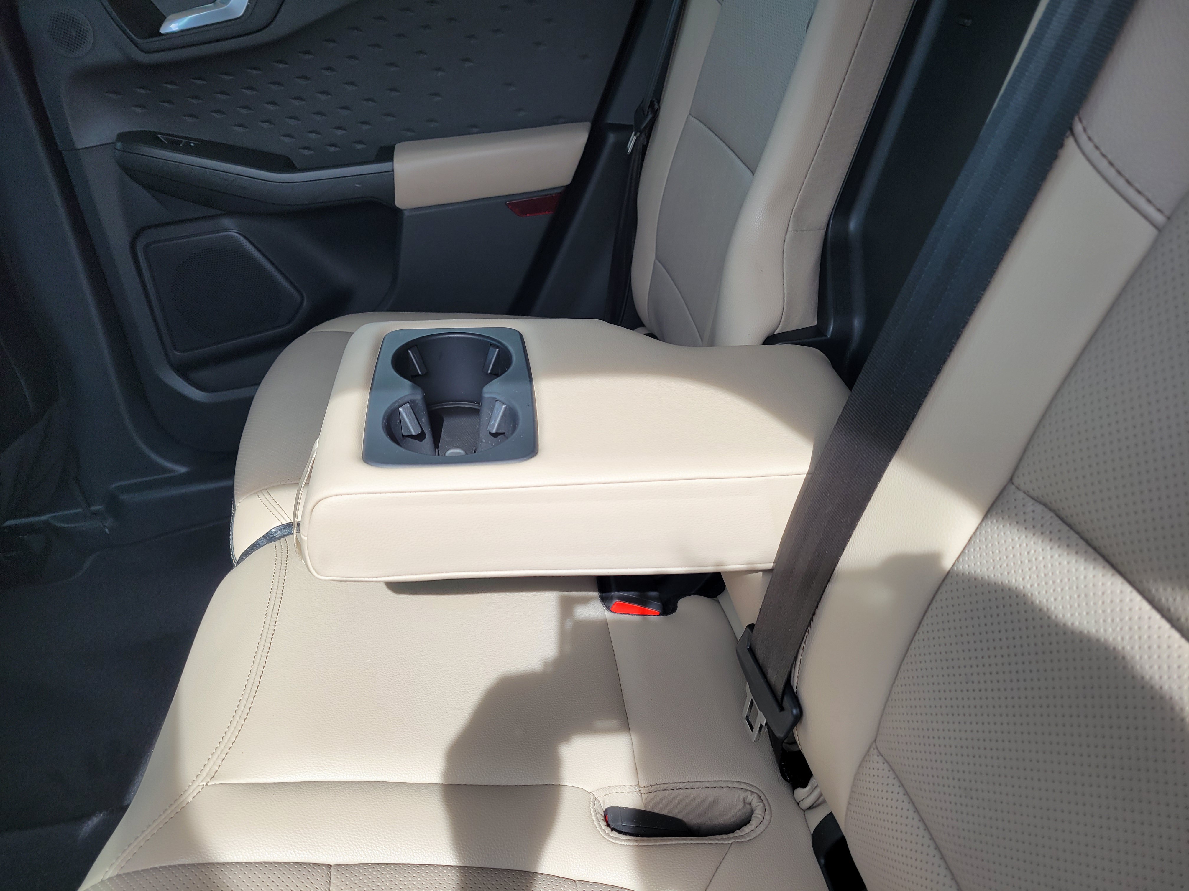 Used 2020 Ford Escape Titanium FWD image 34