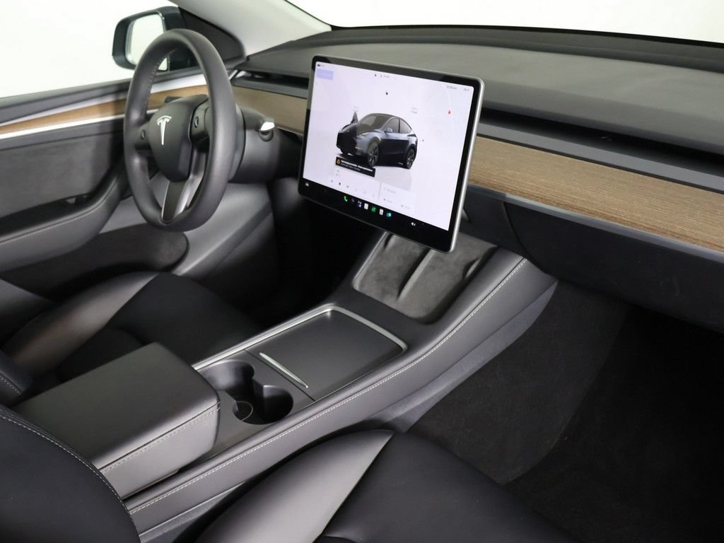 Used 2025 Tesla Model Y Long Range AWD/4WD image 31